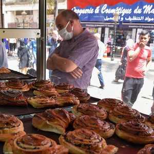 أصحاب المحلات في غاية السعادة لتمكنهم أخيرا من فتح متاجرهم.