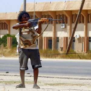 أحد عناصر ميليشيات السراج