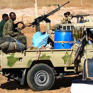 قوات سودانية شبه عسكرية تقوم بدورية على الحدود مع إثيوبيا