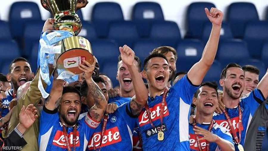 حقق نابولي فوزا مفاجئا على يوفنتوس 4-2 بركلات الترجيح ليحرز لقب كأس إيطاليا لكرة القدم، الأربعاء بعد تعادل الفريقين بدون أهداف أمام مدرجات خالية.