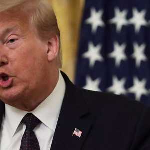 التحقيق مع منظمة الرئيس الأميركي السابق تتخذ صفة جنائية