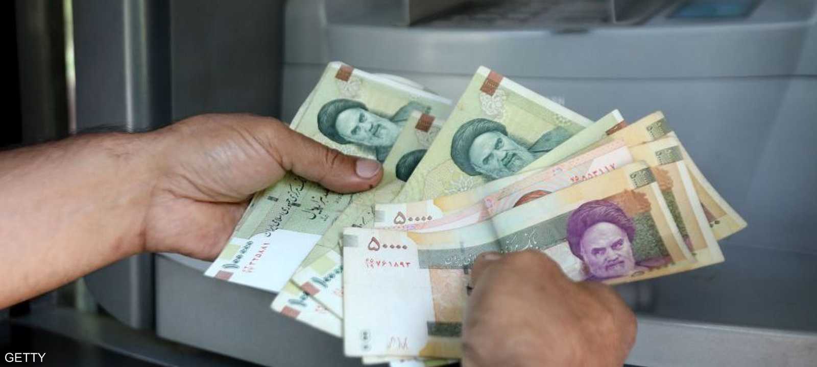 تراجعت العملة الإيرانية من مستوى 32 ألف ريال
