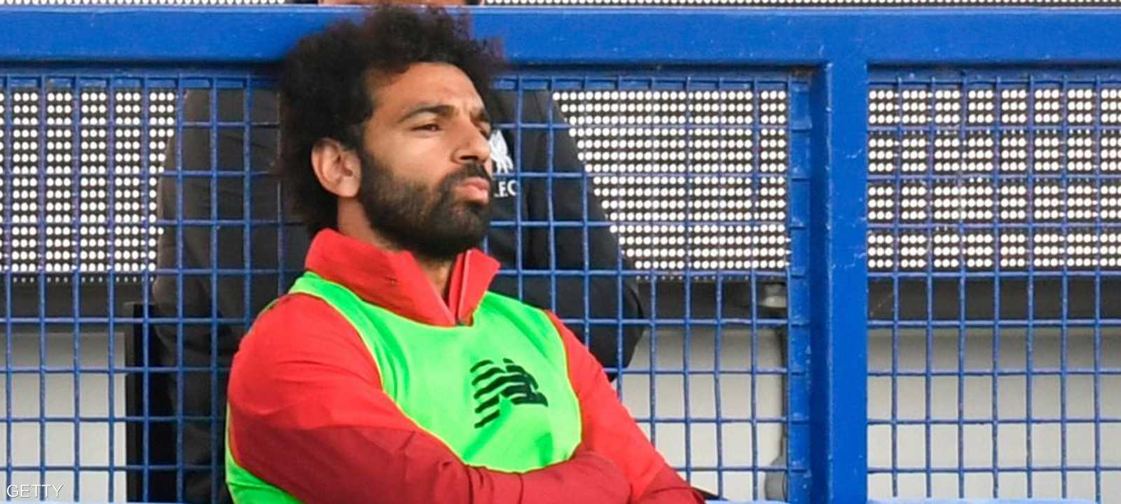 محمد صلاح جلس على دكة البدلاء خلال مباراة إيفرتون ولم يشارك