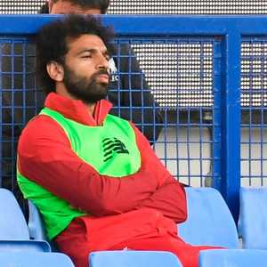 محمد صلاح جلس على دكة البدلاء خلال مباراة إيفرتون ولم يشارك