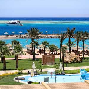 ستعيد مصر فتح ثلاثة محافظات أمام السياحة.