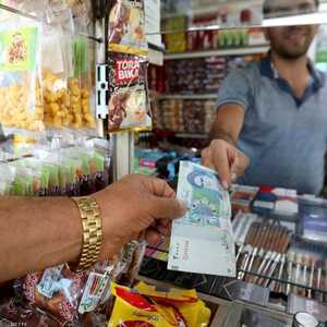 يأتي هبوط الريال وسط عقوبات أميركية شديدة مفروضة على طهران.