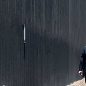 الرئيس الأميركي يشيد بالجدار