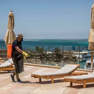 نص القرار على إلغاء حظر انتقال المواطنين وعودة السياحة