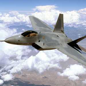 طائرة "إف-22" الملقبة بالطائر الجارح