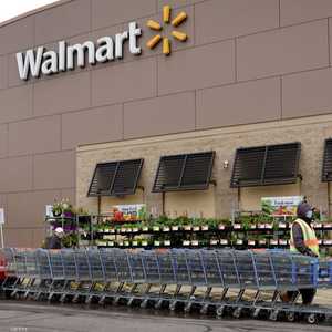 صورة أرشيفية لأحد متاجر سلسلة وول مارت