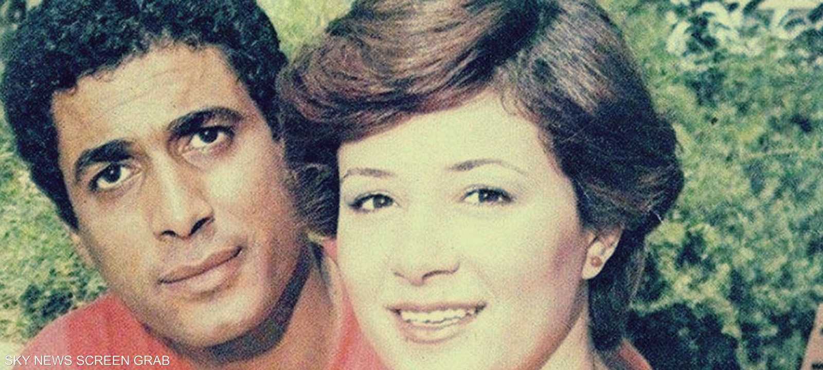 الفنان الراحل أحمد زكي والفنانة المعتزلة الراحلة هالة فؤاد