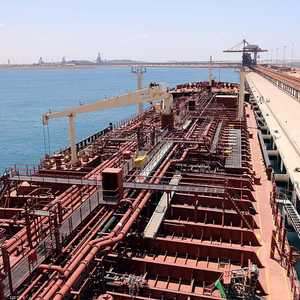 تحاول تركيا جاهدة للسيطرة عسكريا وتجاريا على ميناء مصراتة