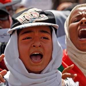 يطالب المتظاهرون بتحقيق السلام والعدالة