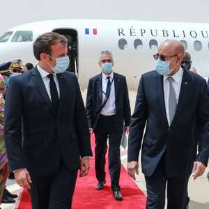 ماكرون لدى استقباله من قبل نظيره الموريتاني محمد ولد الغزوان