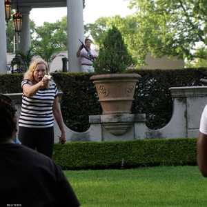 قال الزوجان إن المحتجين "اقتحموا بوابة منزلهما".