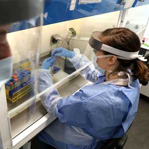 طور باحثون في جامعة أكسفورد لقاحا تجريبيا.