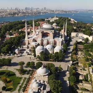 لقطة من الجو لآيا صوفيا في إسطنبول.