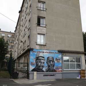 الصورة الجدارية التي تعرضت للتخريب في باريس