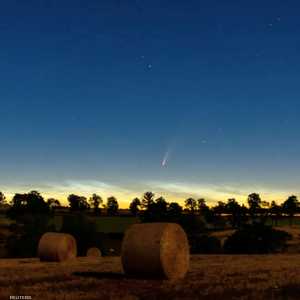 أحدث صورة للمذنب "نيو وايز" فوق مدينة مونتكون في فرنسا