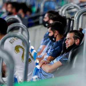 بيل ضاحكا بعد قرار عدم إشراكه