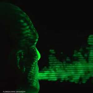 القطرات التي تخرج من فم الإنسان تبقى عالقة