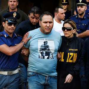 السلطات تقبض على أحد عناصر مافيا كامورا قبل أعوام