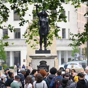 السلطات أزالت تمثال الناشطة جين ريد