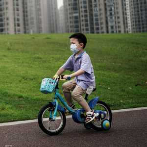 آذان الأطفال قد تتأثر من ارتداء الكمامات