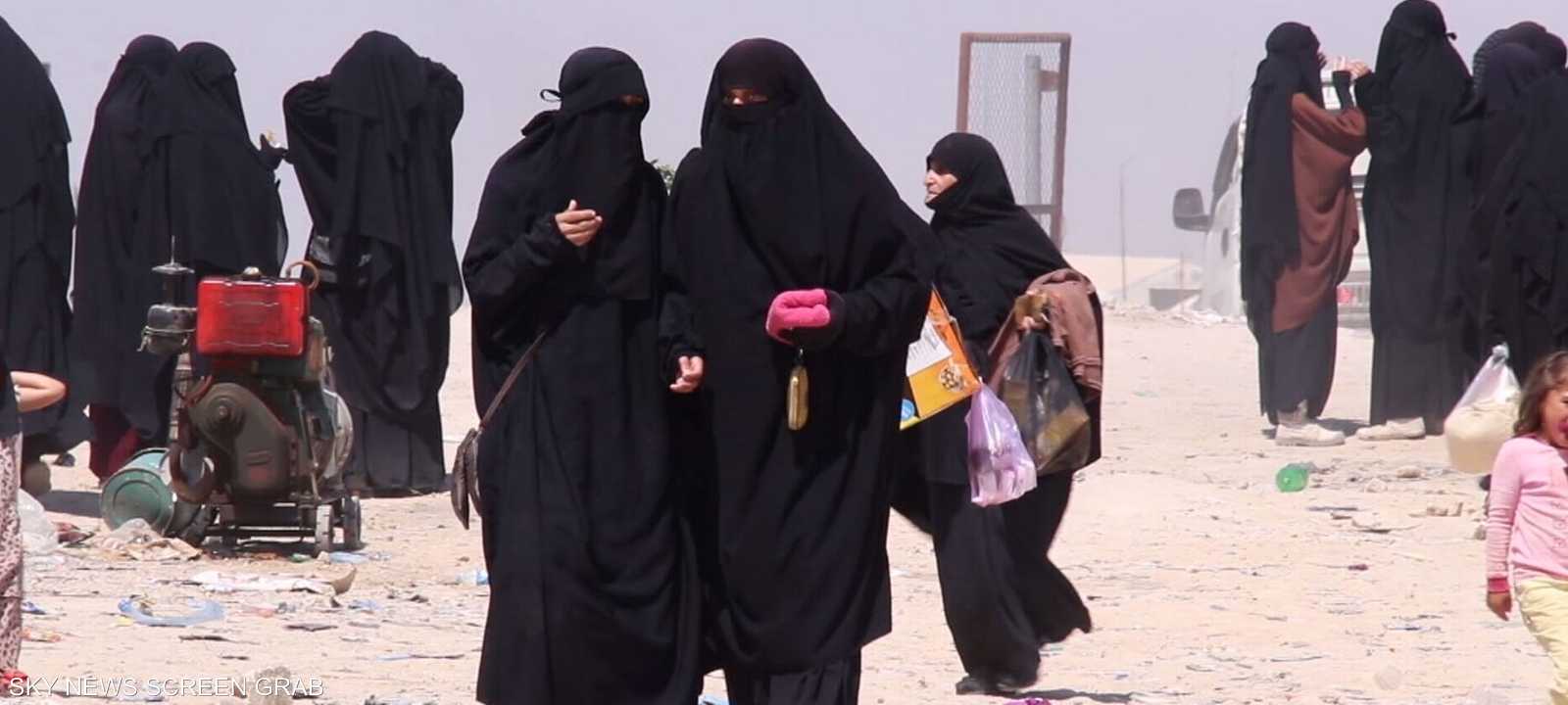 صراع محتدم بين نساء داعش بمخيم الهول بالحسكة