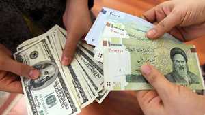 الريال الإيراني يواصل الانهيار أمام الدولار الأميركي.