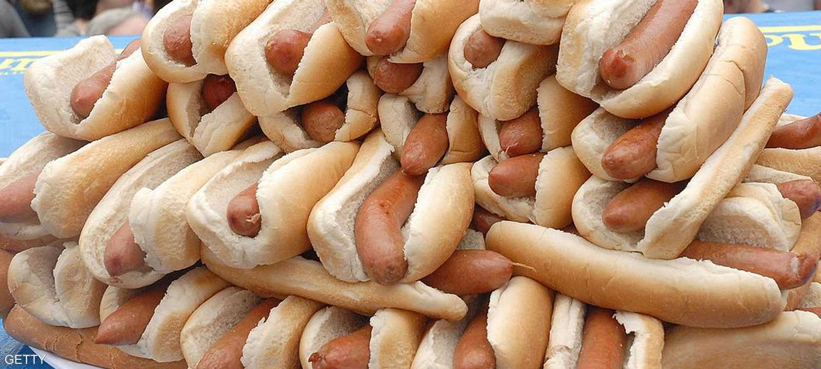 الإنسان لا يمكنه التهام أكثر من 84 هوت دوغ في 10 دقائق