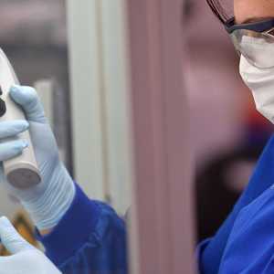 يسابق العلماء الزمن لإيجاد علاج لوباء كورونا