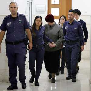 مالكا ليفر برفقة عناصر من الشرطة الأسترالية - أرشيفية