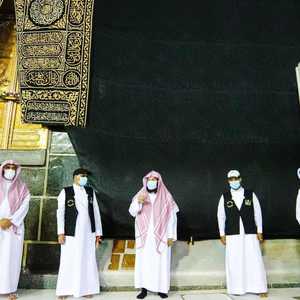 يأتي هذا الإجراء من باب الاحتراز والحفاظ على نظافة الكعبة