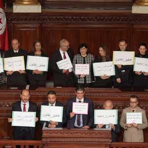 جانب من وقفة احتجاجية سابقة لنواب "الدستوري" في البرلمان.