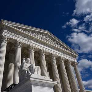 المحكمة العليا تنظر في قضية رئيسية بشأن حمل السلاح