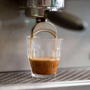 القهوة تحتوي على كافيين طبيعي