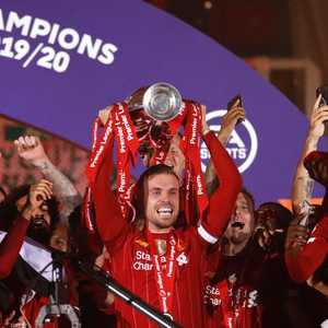 هيندرسون.. أفضل لاعب في البريميرليغ