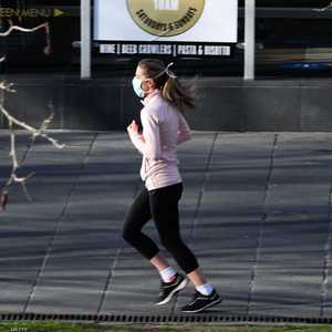 ارتداء الكمامة يعرقل التنفس أثناء ممارسة الرياضة