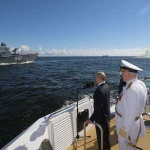 بوتن خلال العرض العسكري