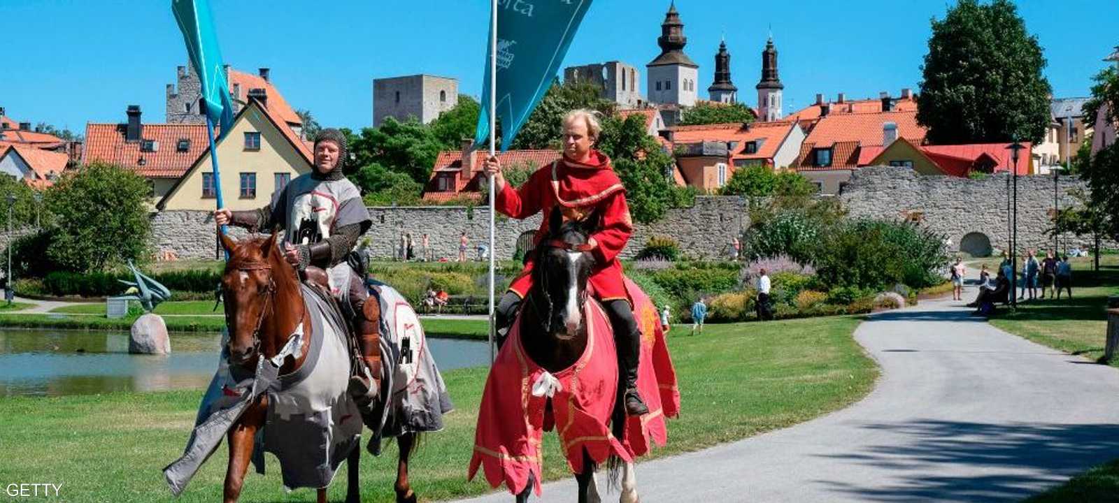 السويد.. فرسان من القرون الوسطى لنشر التوعية بشأن كورونا