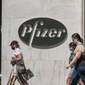 "فايزر" تتعاون مع "بيونتك" على تطوير لقاح لفيروس كورونا