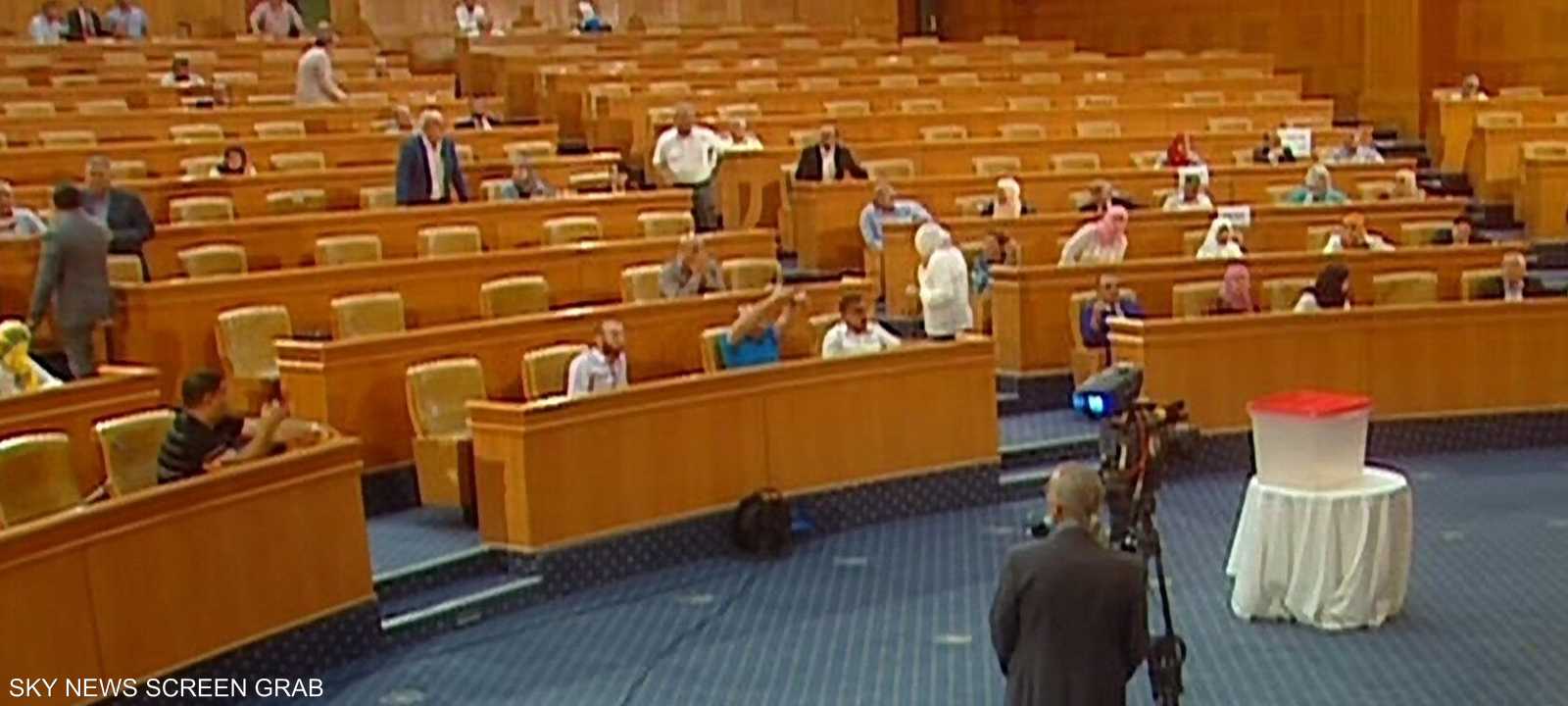 بدء الاقتراع السري على سحب الثقة من الغنوشي