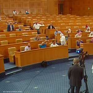 بدء الاقتراع السري على سحب الثقة من الغنوشي