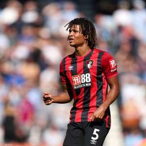 آكي مدافع مانشستر سيتي الجديد