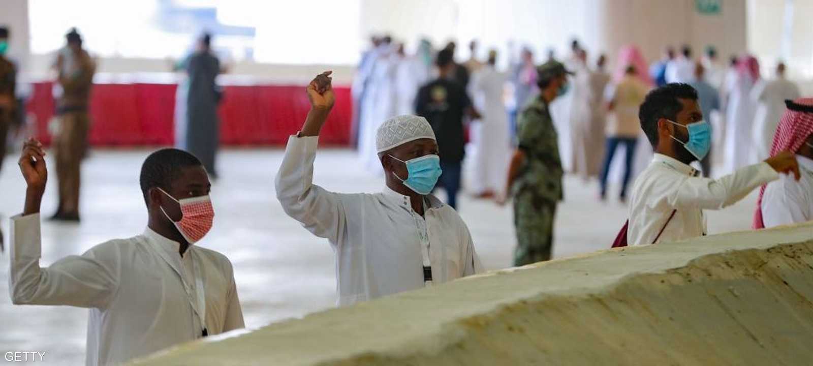 بدأ حجاج بيت الله، ثاني أيام التشريق، رمي الجمرات الثلاث