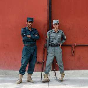 الحراسة على سجن يضم عناصر طالبان