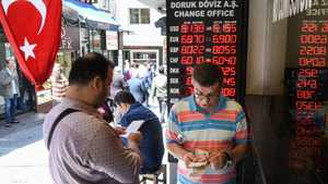 الليرة التركية تواصل انخفاضها أمام الدولار