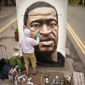 فلويد قتل على يد الشرطة في 25 أبريل الماضي.