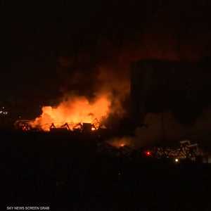 باخرة تحترق بمرفأ بيروت بعد الانفجار الضخم